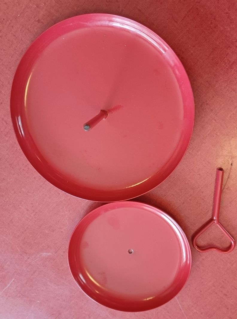 Piatti di portata: Rote Etagere mit Herz-Griff – Nuovo (secondo la descrizione) da Flaach venduto da ker_6ml7 1