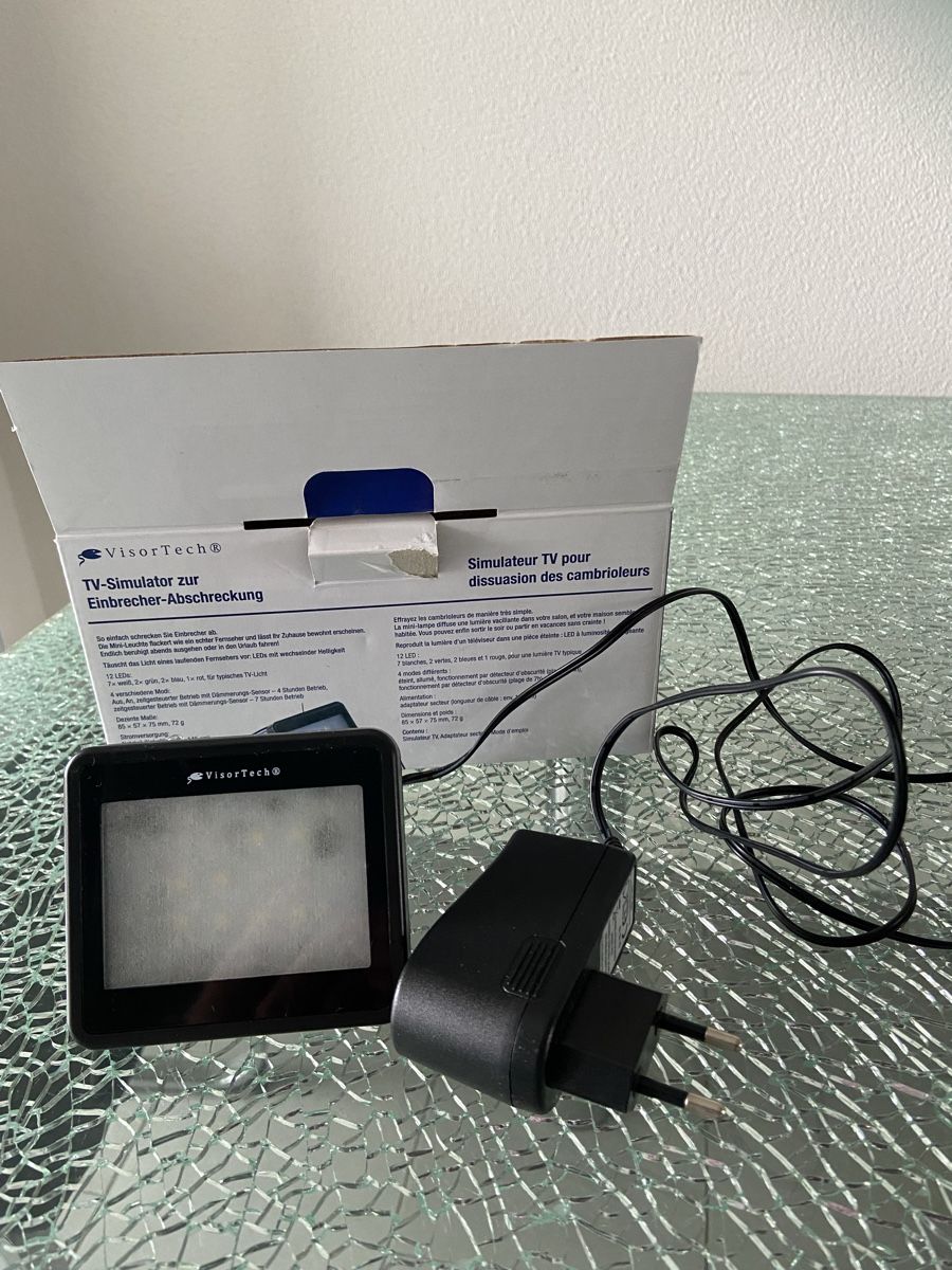 Sistemi d'allarme: TV Simulator VisorTech zur Einbrecher-Abschreckung – Usato da Oftringen venduto da andrax 4