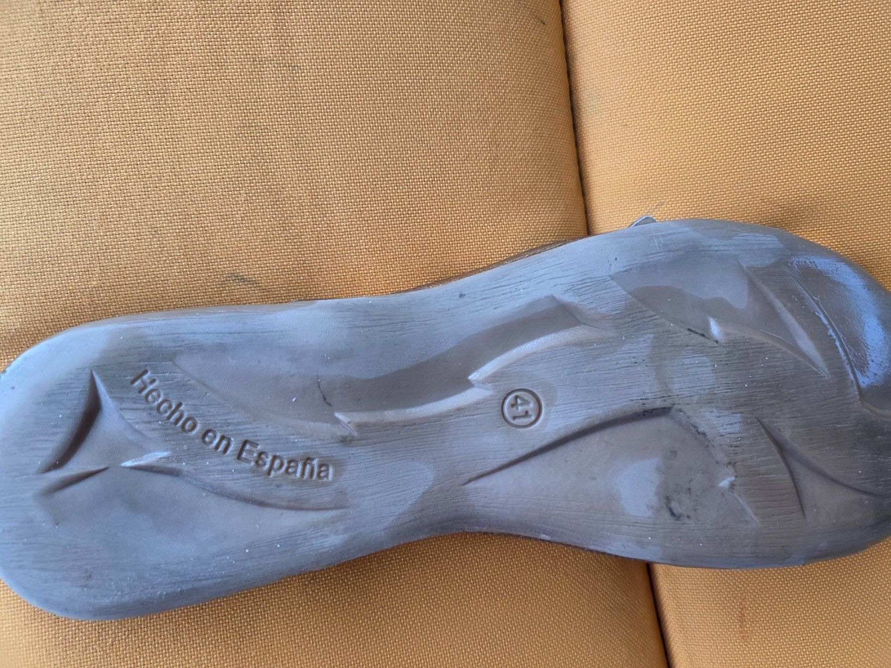 Kickers Scarpe da donna: Goldfarbene Kickers in Grösse 41 – Usato da Chur venduto da Babell 2