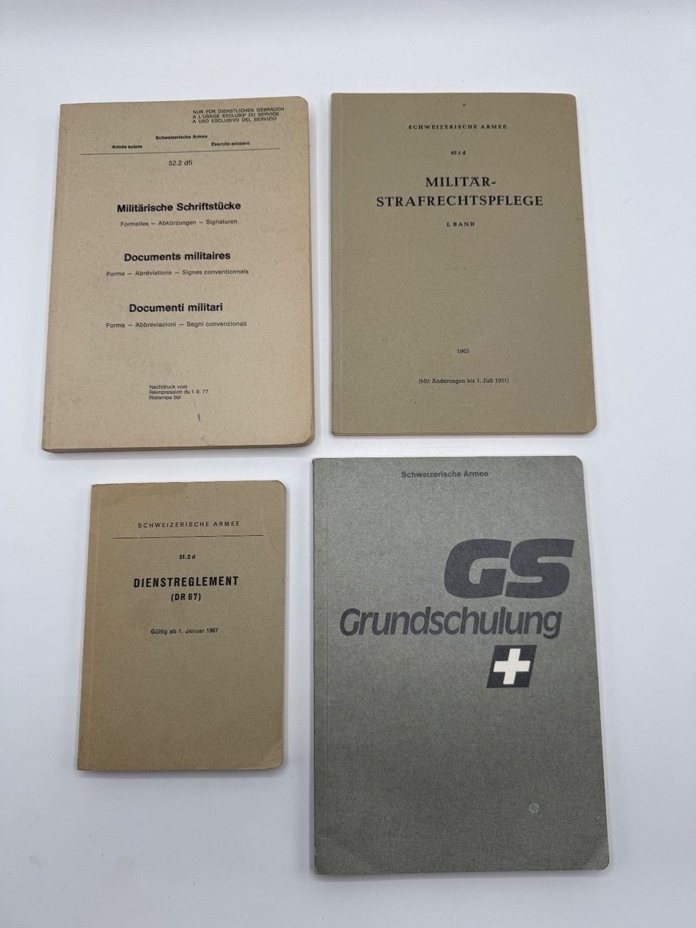 Libri: Schweizer Armee Bücher Konvolut – Usato da Sachseln venduto da BONATI01