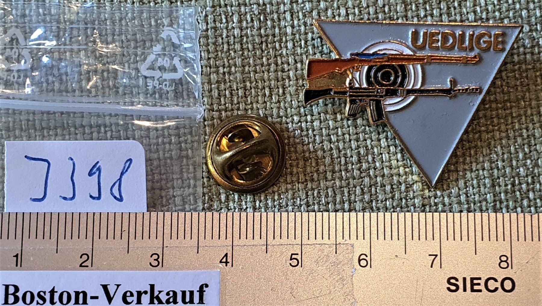 Poster & Bilder: J398 - Pin Schützen Uedlige – Gebraucht aus Reinach BL von Boston-Verkauf 1