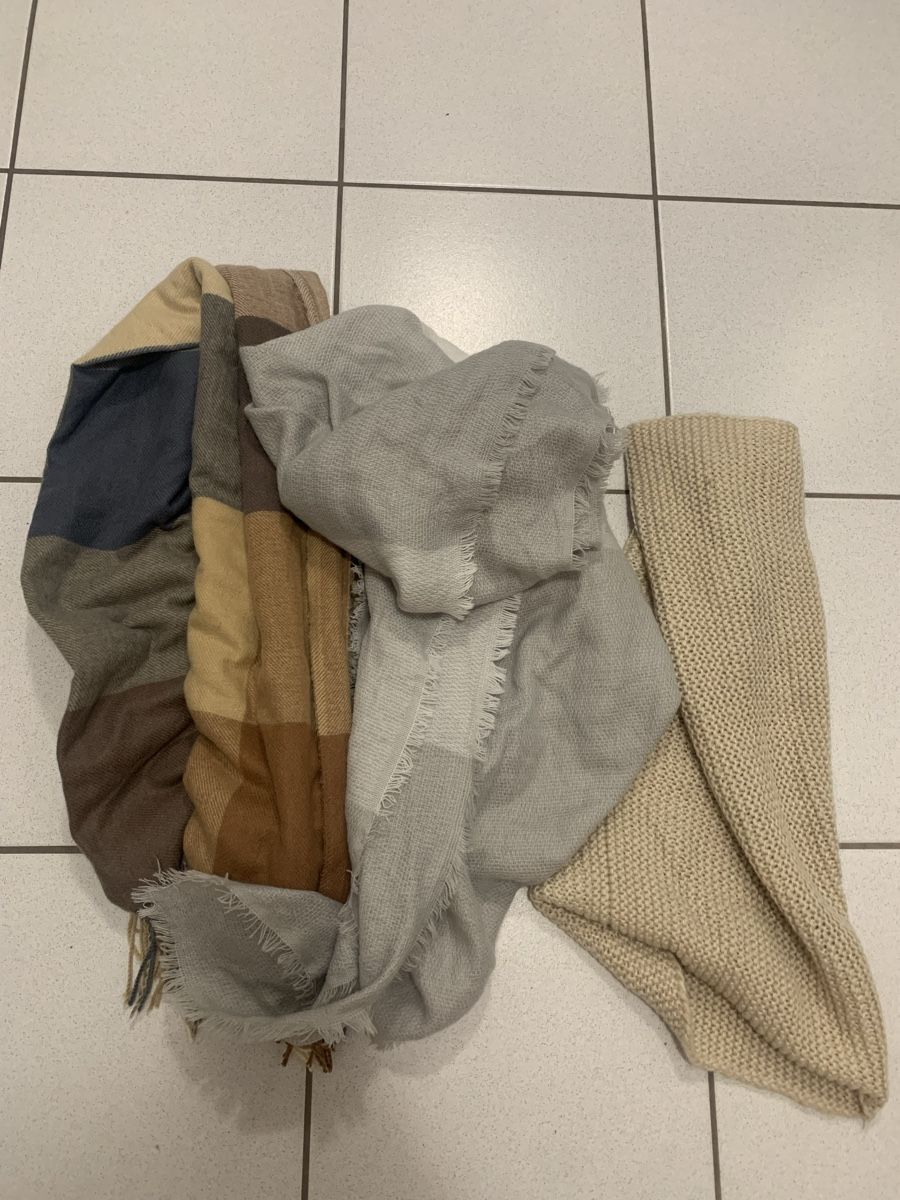 Foulard & Sciarpe: 2x Damen Winterschal & 1 Halsschlauch – Usato da Rotkreuz venduto da Rajah