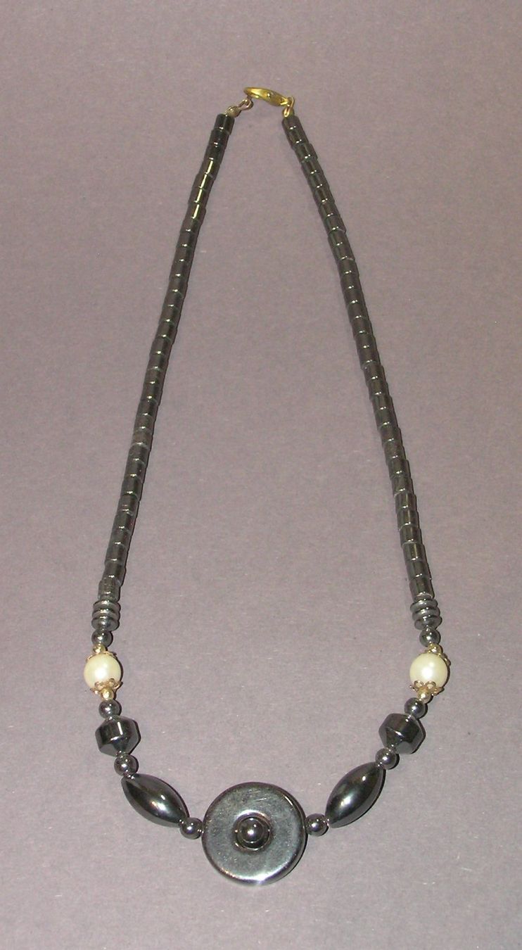 Colliers: HÄMATIT PERLEN COLLIER – Neuf (Voir description) à Grenchen par country59