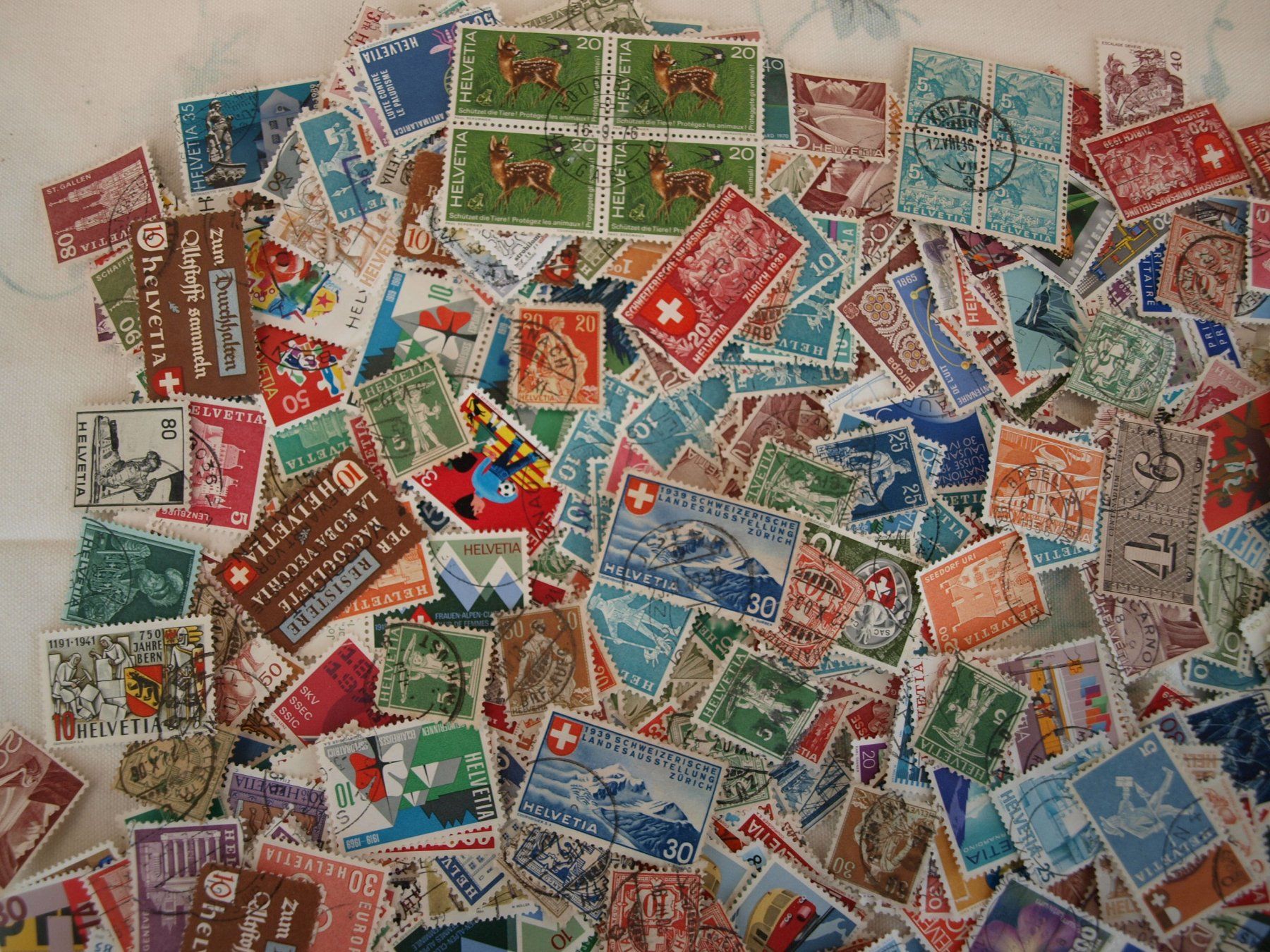 Tutti i francobolli: 1000 Schweizer Briefmarken über 70g Gebraucht siehe Bilder – Usato da Aarau venduto da Marcele0 1