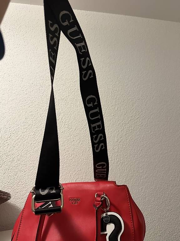 Taschen für Damen: Guess Tasche – Gebraucht aus Bülach von ade_h776 2
