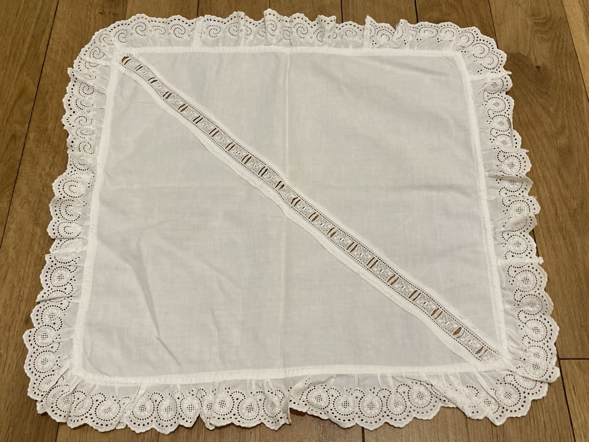 Autre linge de table: Spitzendecke – D'occasion à Zürich par Ekka