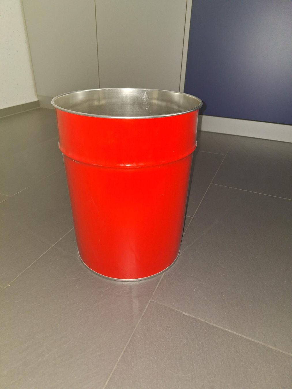 Cestini per rifiuti: ABFALL-KÜBEL rot – Usato da Oberwil BL venduto da Julia5