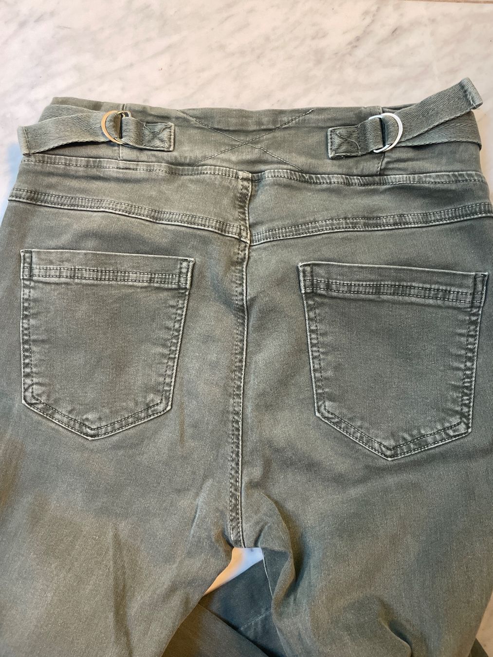 Jeans: italienische Jeans graugrün elastischer Bund Gr.M – Neu (gemäss Beschreibung) aus Küssnacht am Rigi von Monimaus03 2