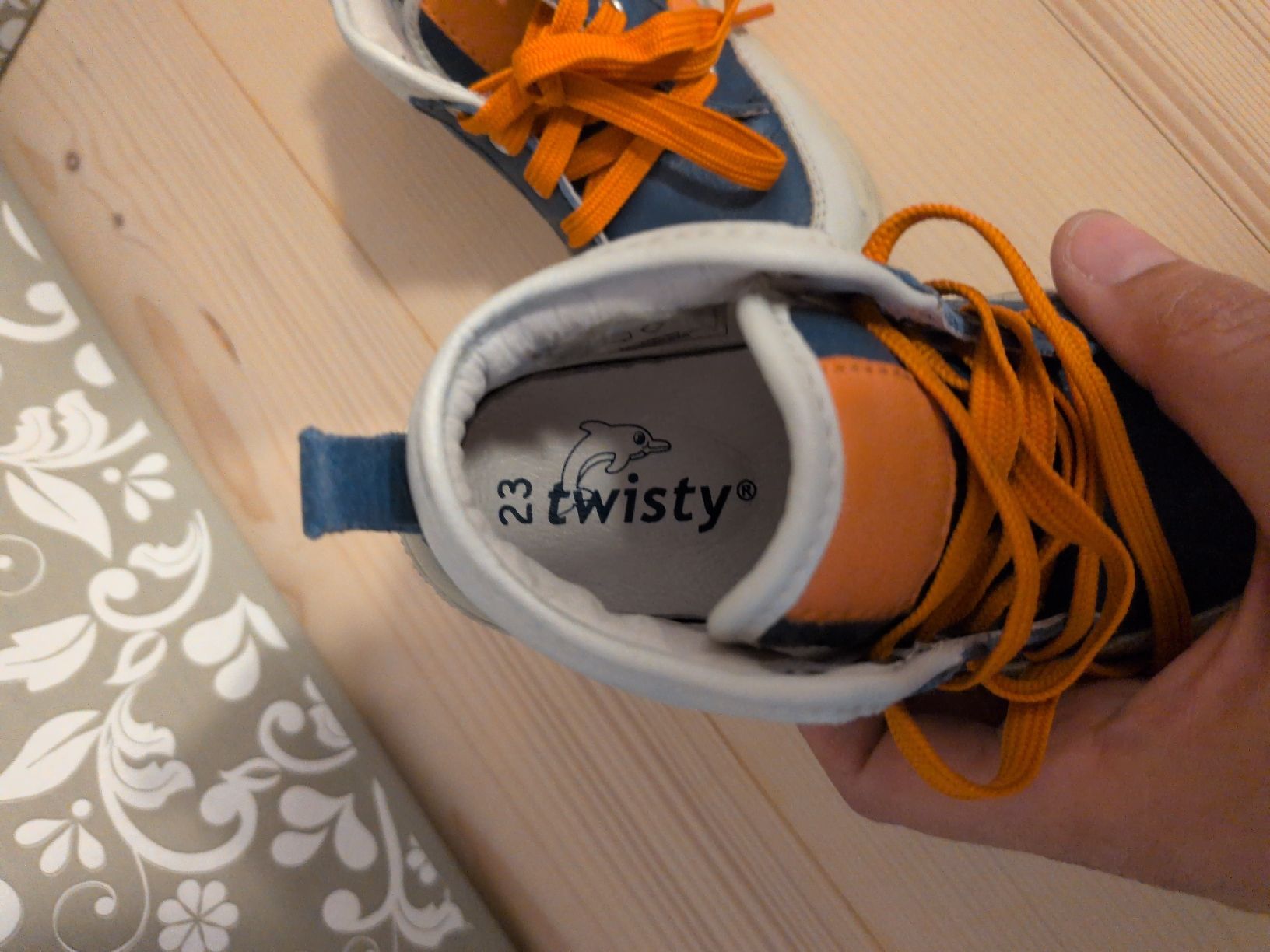 Chaussures garçon: Turnschuhe Gr. 23 – D'occasion à Oberhelfenschwil par Tattar 1