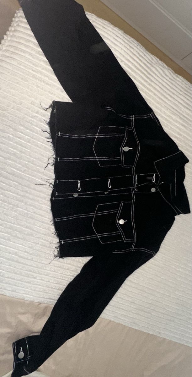 Giacche: Schwarze Jeansjacke mit weissem Stitching, Grösse L – Nuovo (secondo la descrizione) da Köniz venduto da lar_m9xk