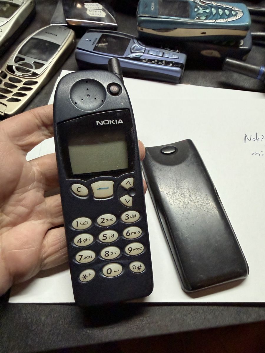 Nokia Telefoni cellulari / Smartphones: Nokia 5110 mit Ersatzakku – Usato da Wettingen venduto da NickInc