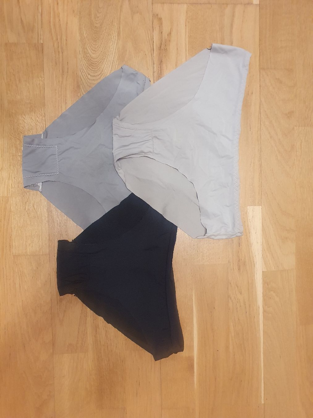Sonstige Unterwäsche: Damen Slips 3er Set – Gebraucht aus Moosseedorf von Sonnenschein..