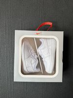 Weisse Nike Sneaker neu Baby Gr 17