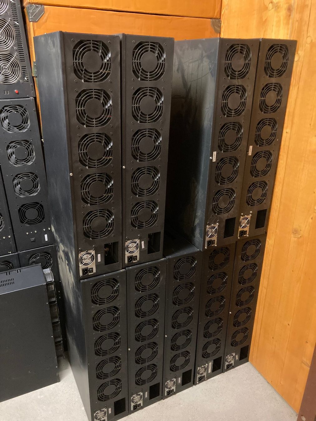 Nvidia Coin Miner: Mining Farm oder AI Cluster 24x nvidia RTX A2000 6GB GDDR6 – Gebraucht aus Wettingen von Schabernack_sam