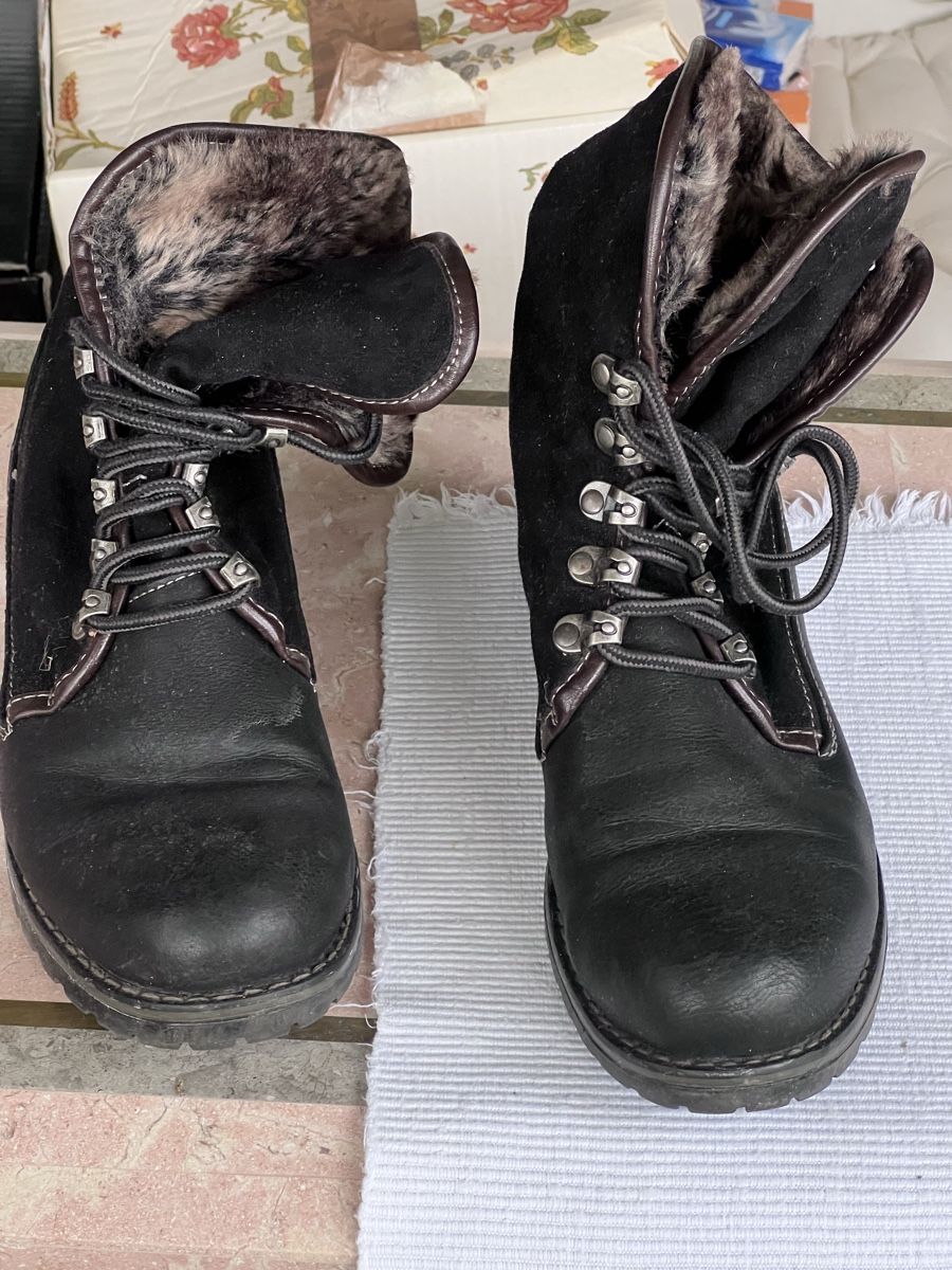 Damenschuhe: Winterstiefeletten schwarz 39 – Gebraucht aus Richterswil von Luke6