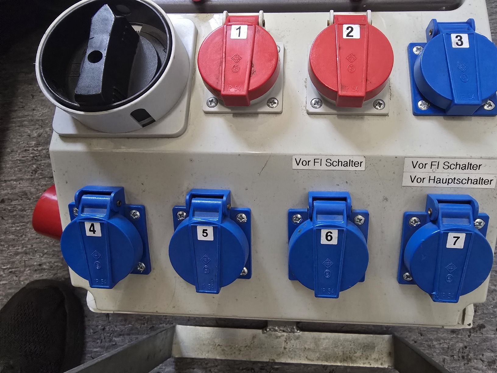 Elettrotecnica: Spälti 63 A power distributor – Usato da Zürich venduto da Roy-Events-Zurich 4