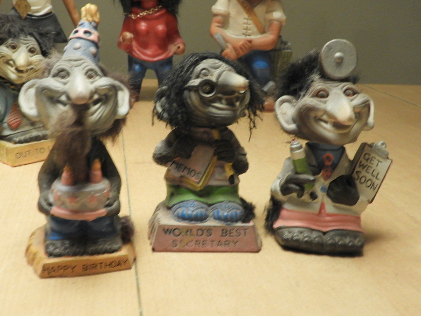 Statuette: HEICO TROLL ODER "R" mit eckige Plattli als Marke 3. PAKET – Usato da Ettingen venduto da troll-mutter 7