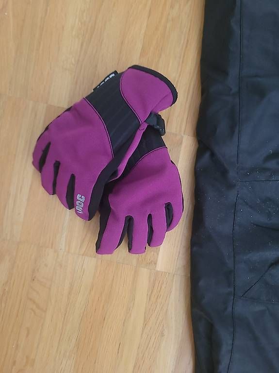 Pantaloni: Skihose mit Handschuhe Gr134 – Usato da Oberaach venduto da Svea11 3