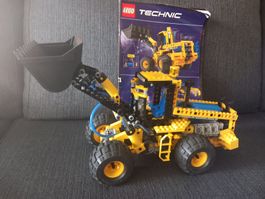 LEGO Technic - Chargeuse compacte 8439 - Pneumatique!...