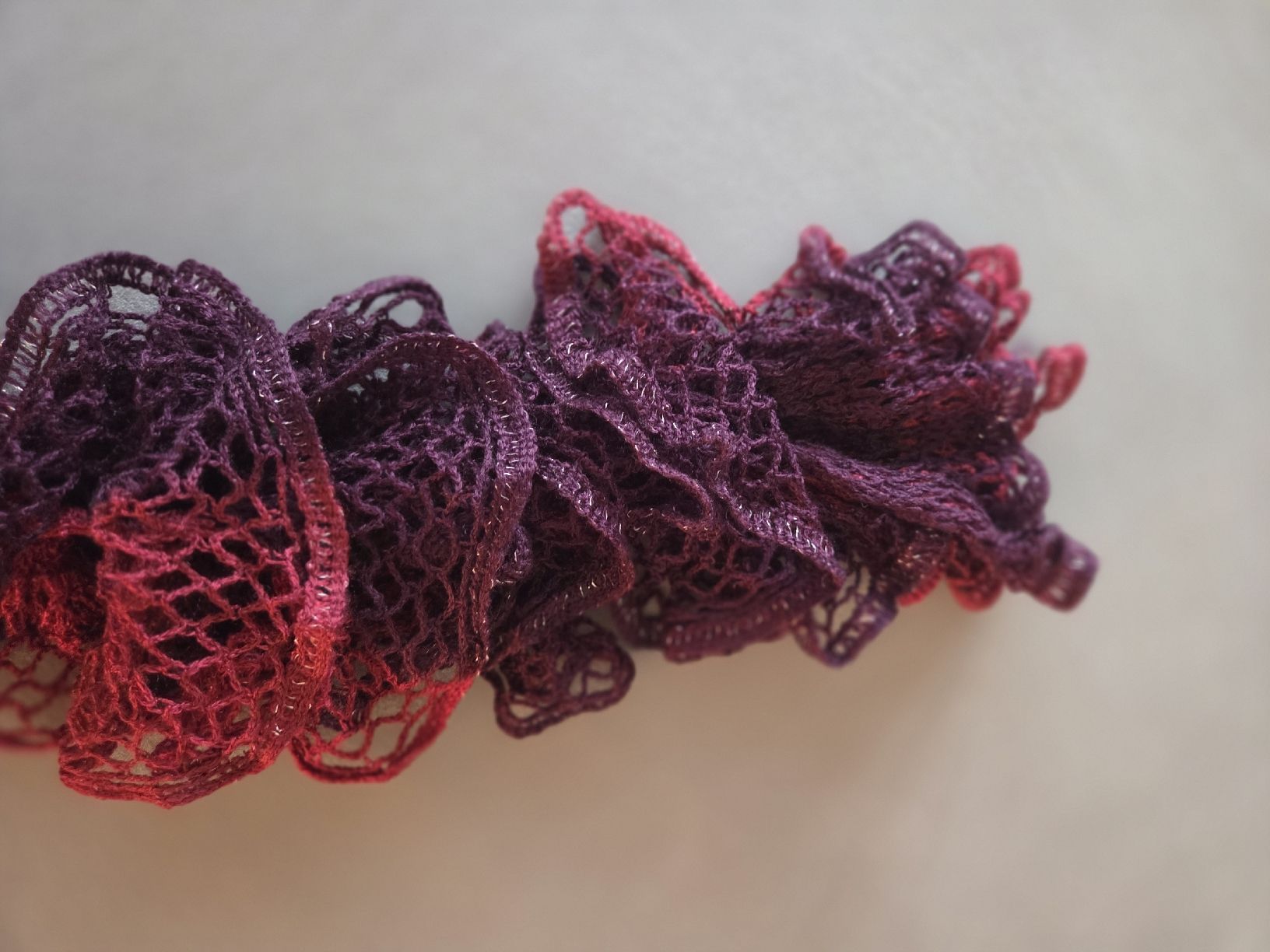 Foulard & Sciarpe: Rüschenschal dunkelrötlich – Nuovo (secondo la descrizione) da Rickenbach-Sulz venduto da Bacardibabe 1