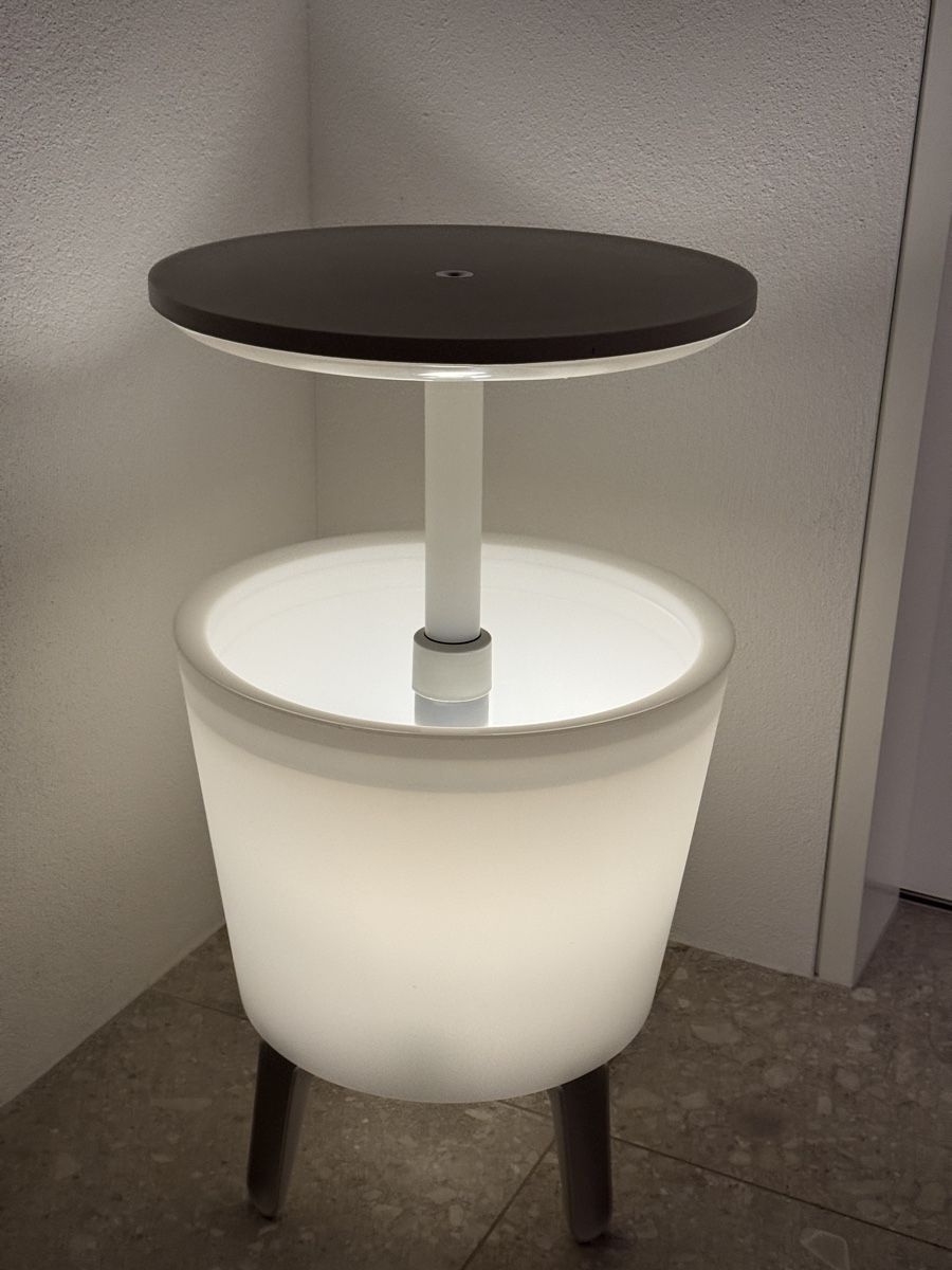 Tavoli: Outdoor-Bartisch led light mit Kühlfunktion – Usato da Jonen venduto da chrispluess