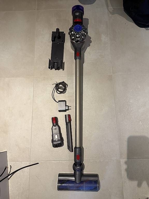Aspirapolveri & Accessori: Dyson V8 Motorhead – Usato da Ennetbaden venduto da TheOBerna