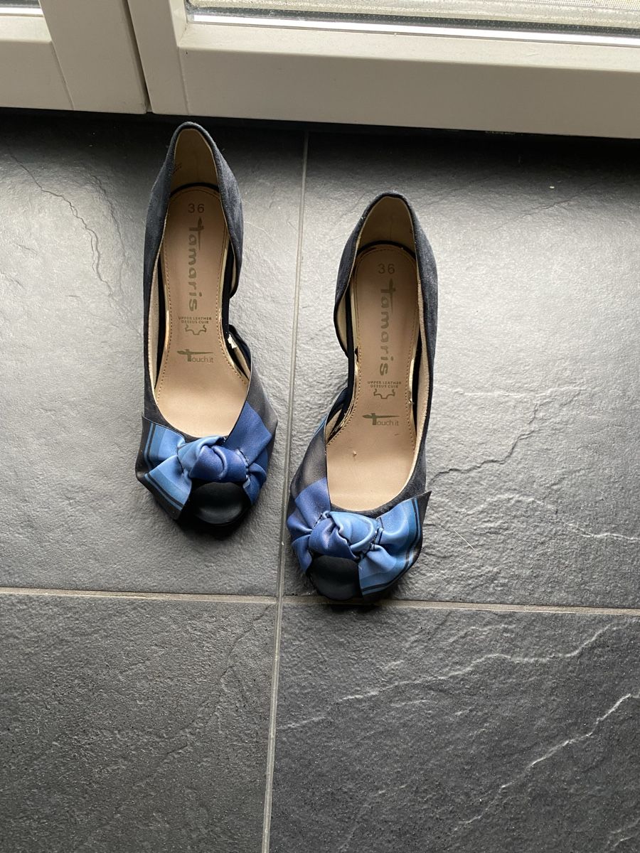 Tamaris Scarpe da donna: Suede open toe pumps – Nuovo (secondo la descrizione) da Zug venduto da kse_w9mn 1