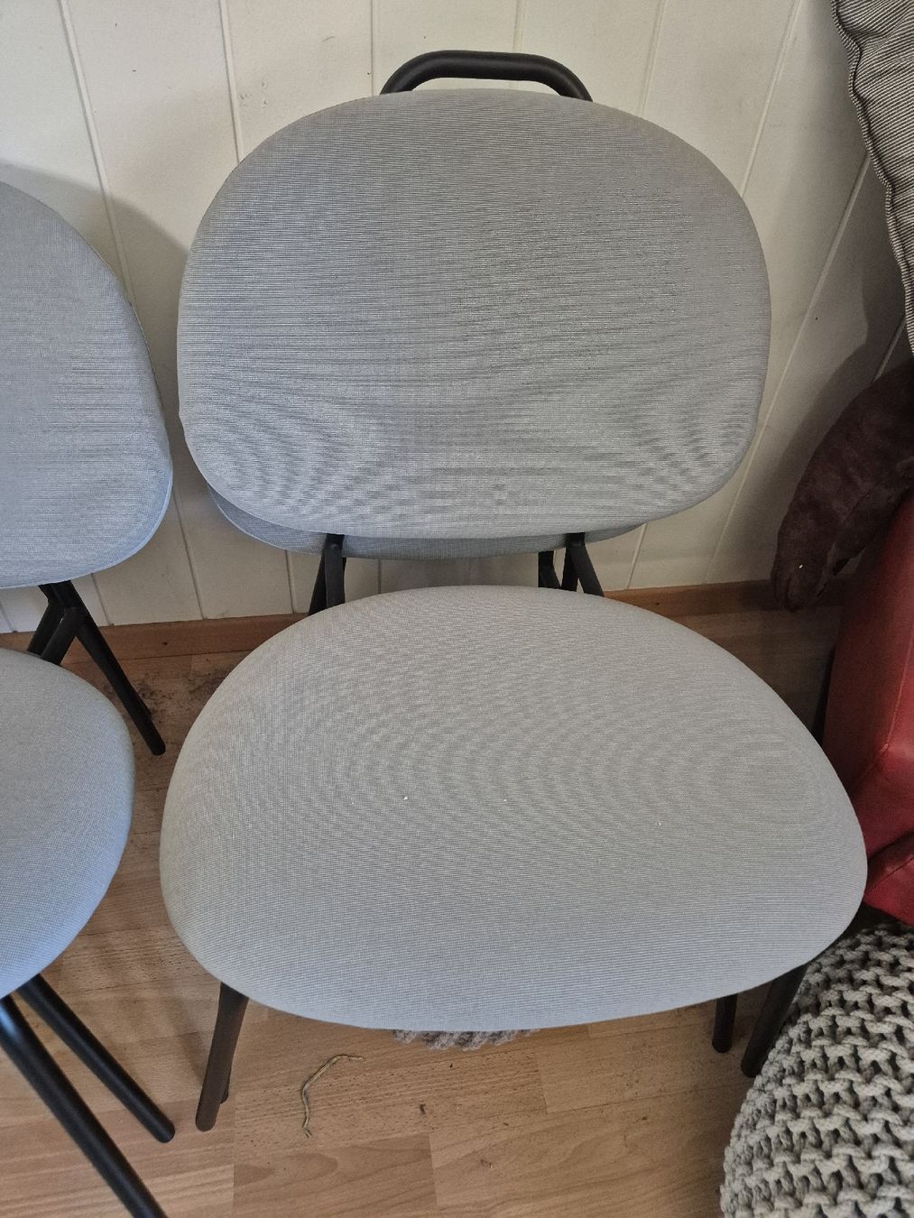 Ikea Poltrone: Set: 4 Stk. moderne Stühle IKEA, hellgrau, Top Zustand – Nuovo (secondo la descrizione) da Worb venduto da Finnziegler 1