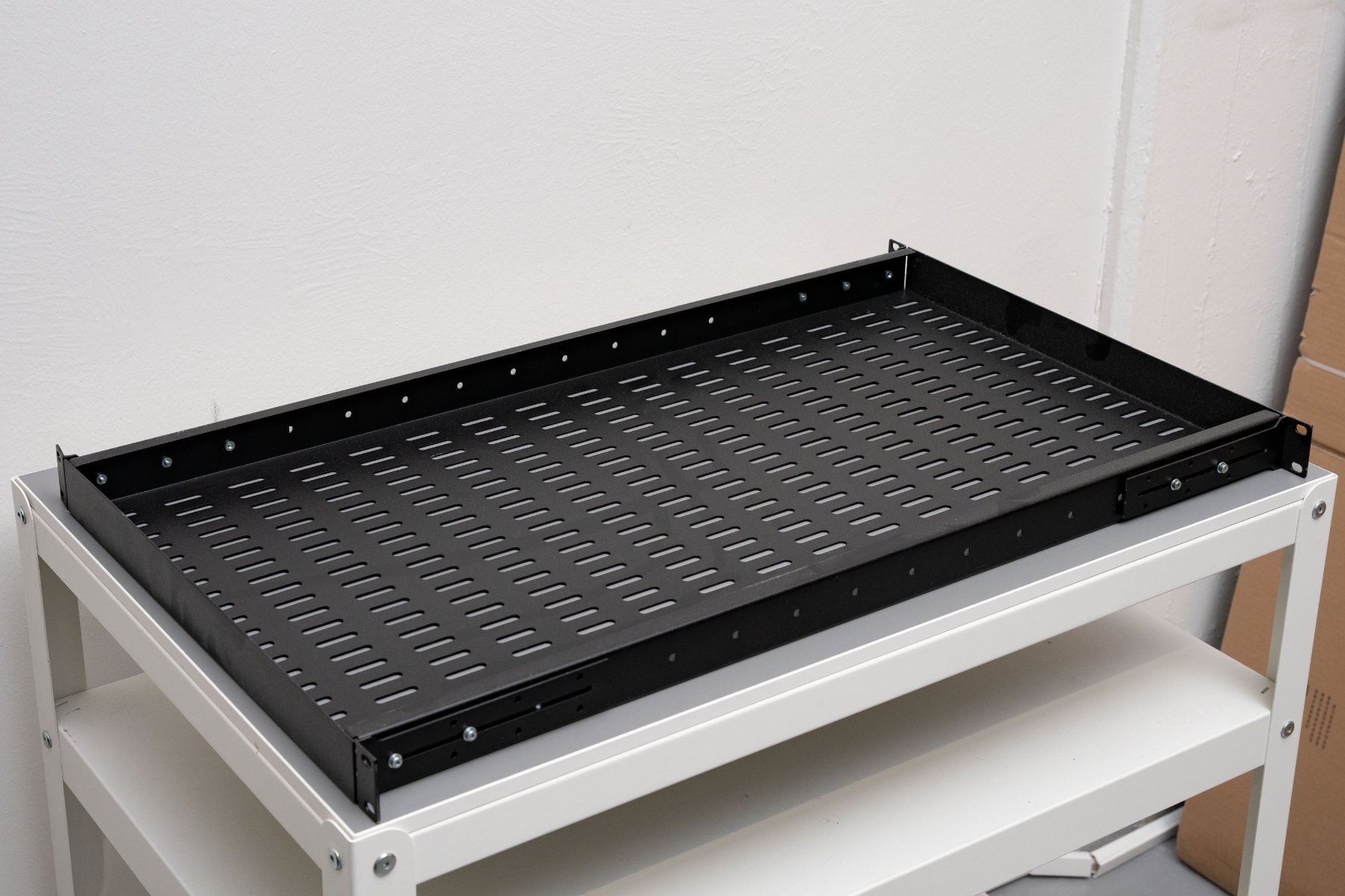 Racks & Cavalletti: 19" 1HE Schwerlastfachboden – Usato da Dietlikon venduto da phi_j5l6 1