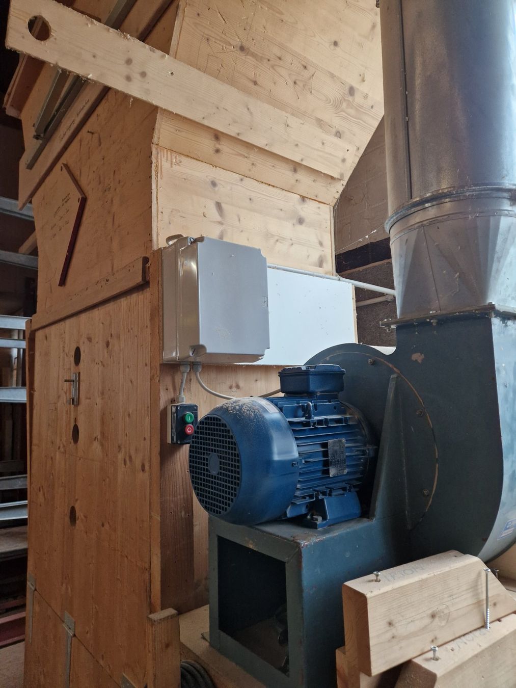 Tutte le macchine: Absauganlage – Usato da Dinhard venduto da hub_9nl6 2