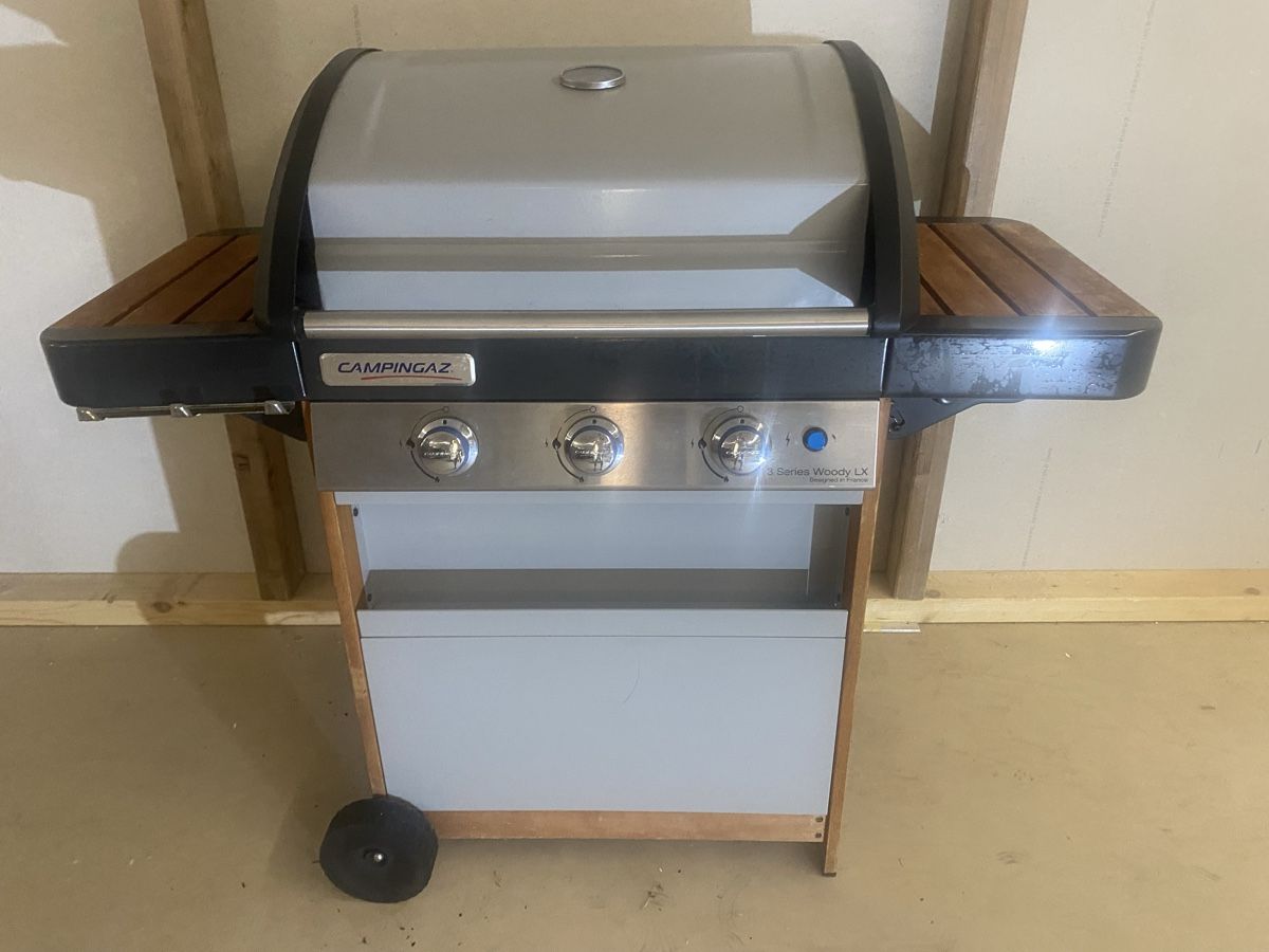Griglie: Gasgrill 124x142x60cm – Usato da Seewen SZ venduto da shaky01