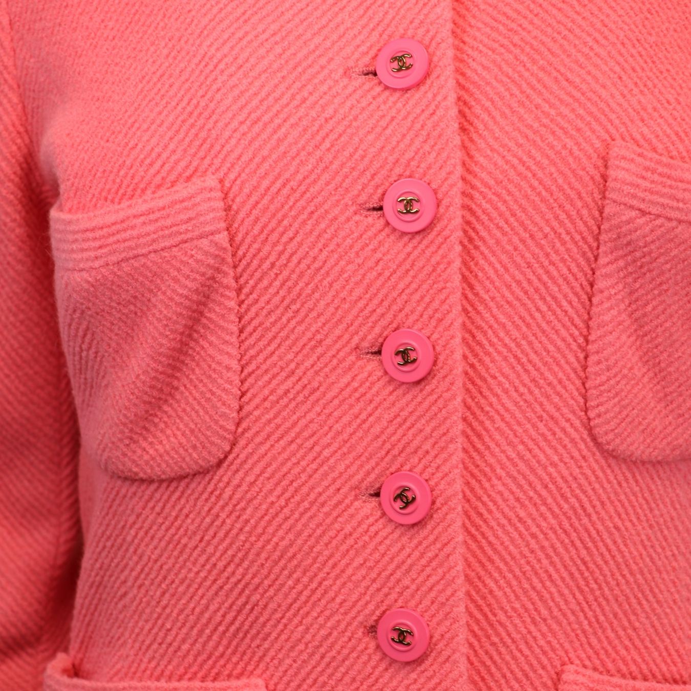 Chanel Giacche: Chanel Boucléblazer rosa Gr. 38 – Usato da Binningen venduto da Designerlabels 5