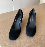 Schwarze Stuart Weitzman Wildleder Heels