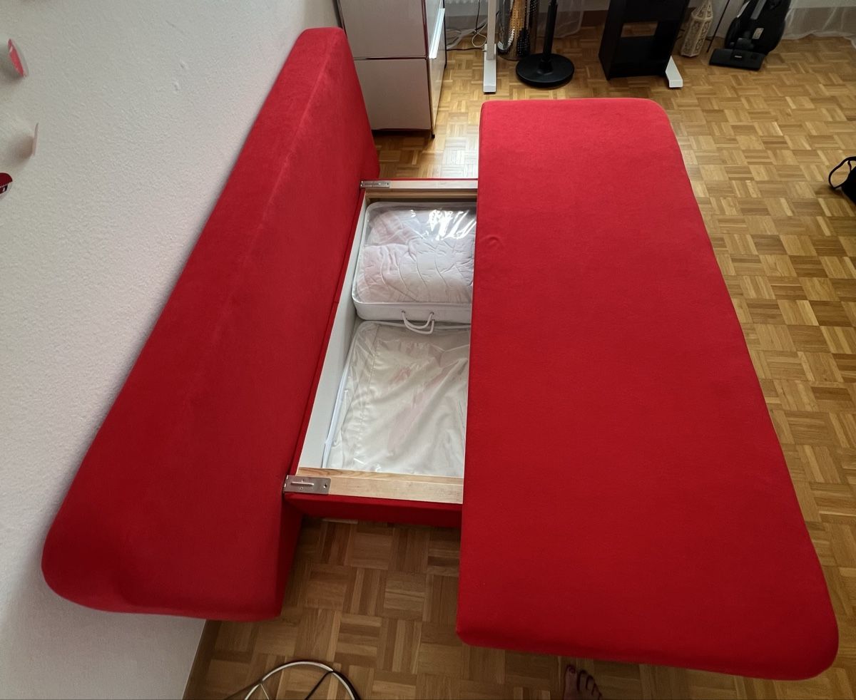 Sofas: Rotes Bettsofa mit Stauraum – Gebraucht aus Rüschlikon von Picpara 2