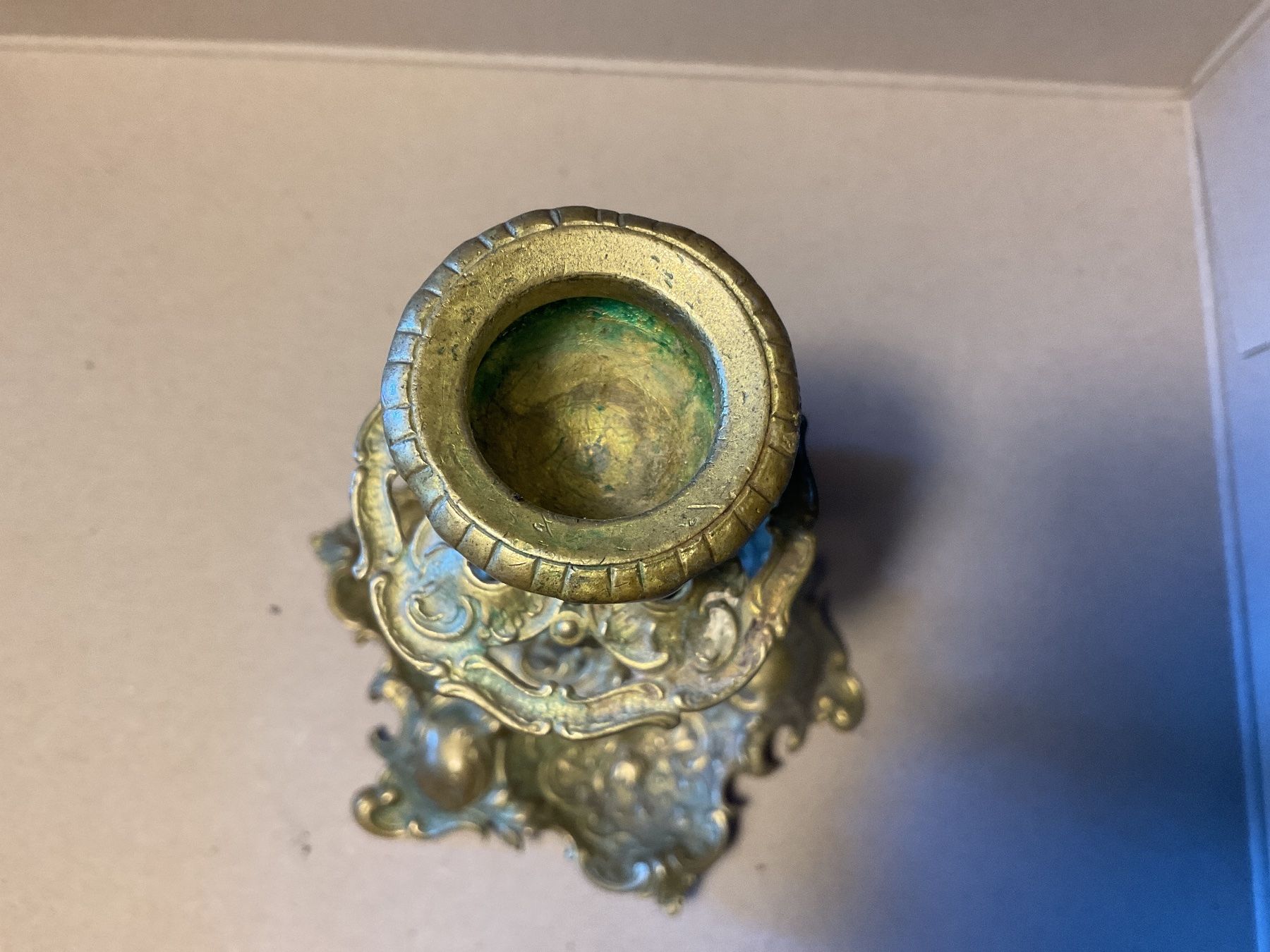 Portacandele: Rocaille Prunk Kerzenständer Messing, Punze R.F. 663? – Usato da Laupen BE venduto da Infulaenzer-5 2