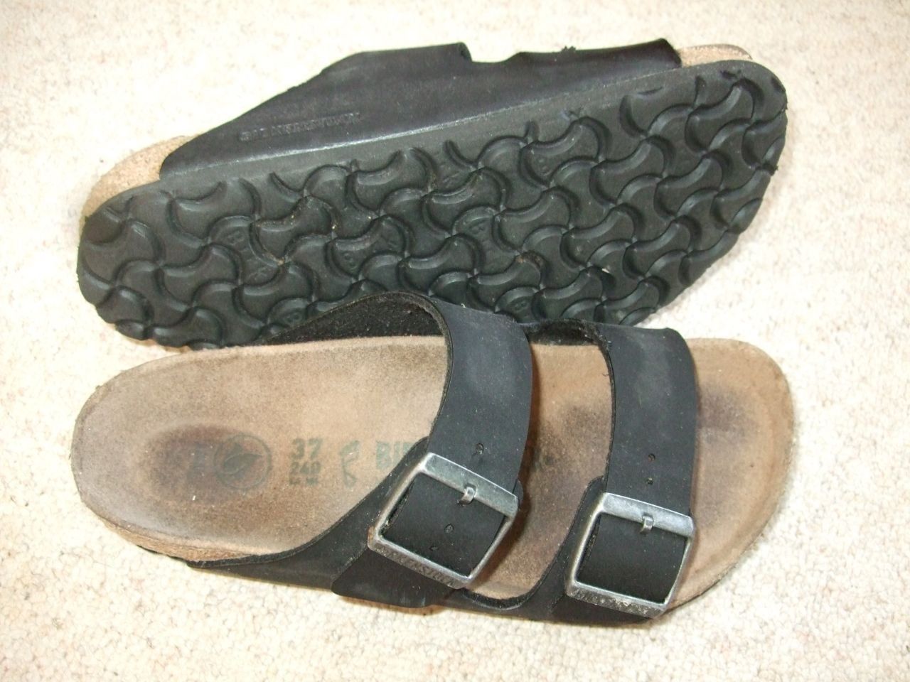 Birkenstock Chaussures femmes: Birkenstock Arizona 37 Schwarz – D'occasion à Gränichen par Ricardo51
