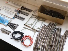 Märklin viel K-Gleis H0 Schienen & Oberleitung Set