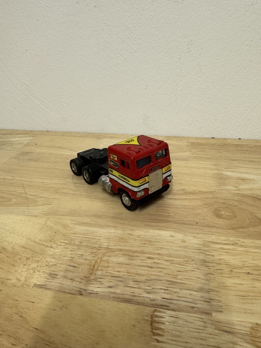 Freightliner Modellini d'auto: Spielzeug Lastwagen Freightliner Shinsei Mini Power rot – Usato da Birsfelden venduto da inf_l2yy