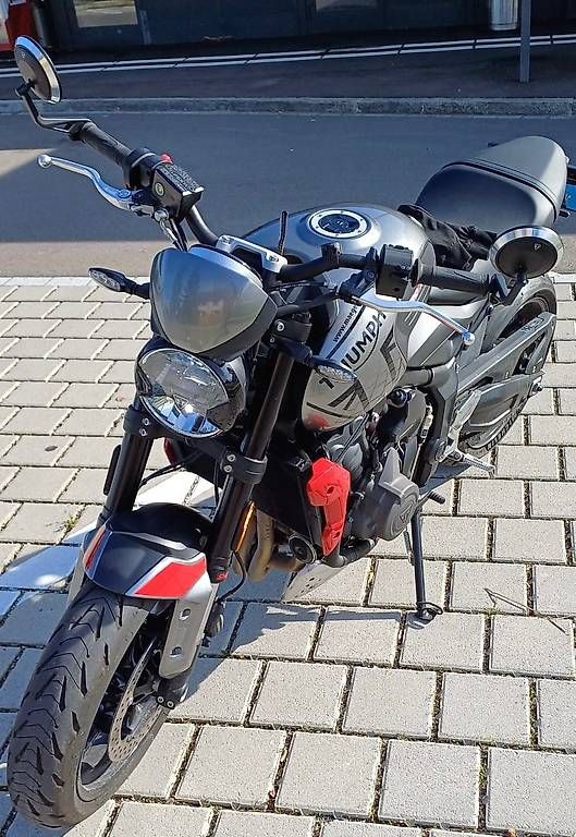 Triumph Strada: Triumph Trident 660 | 3563 km | Top Zustand | A2 | Extras – Usato da Höri venduto da Swisschocolate 1