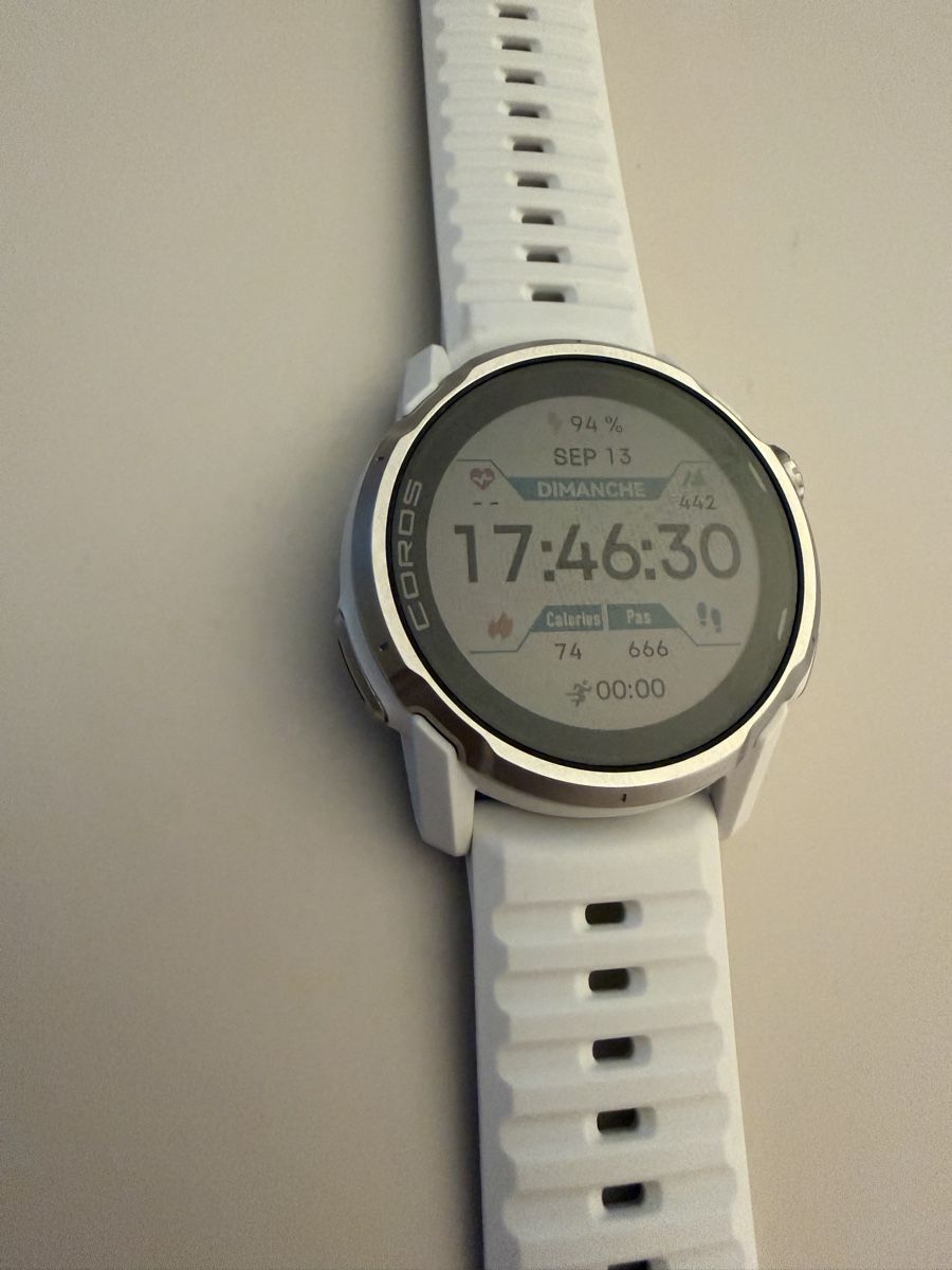 Coros Smartwatch: Montre connectée Coros Apex 4 blanche – D'occasion à Genève par ell_8rfw
