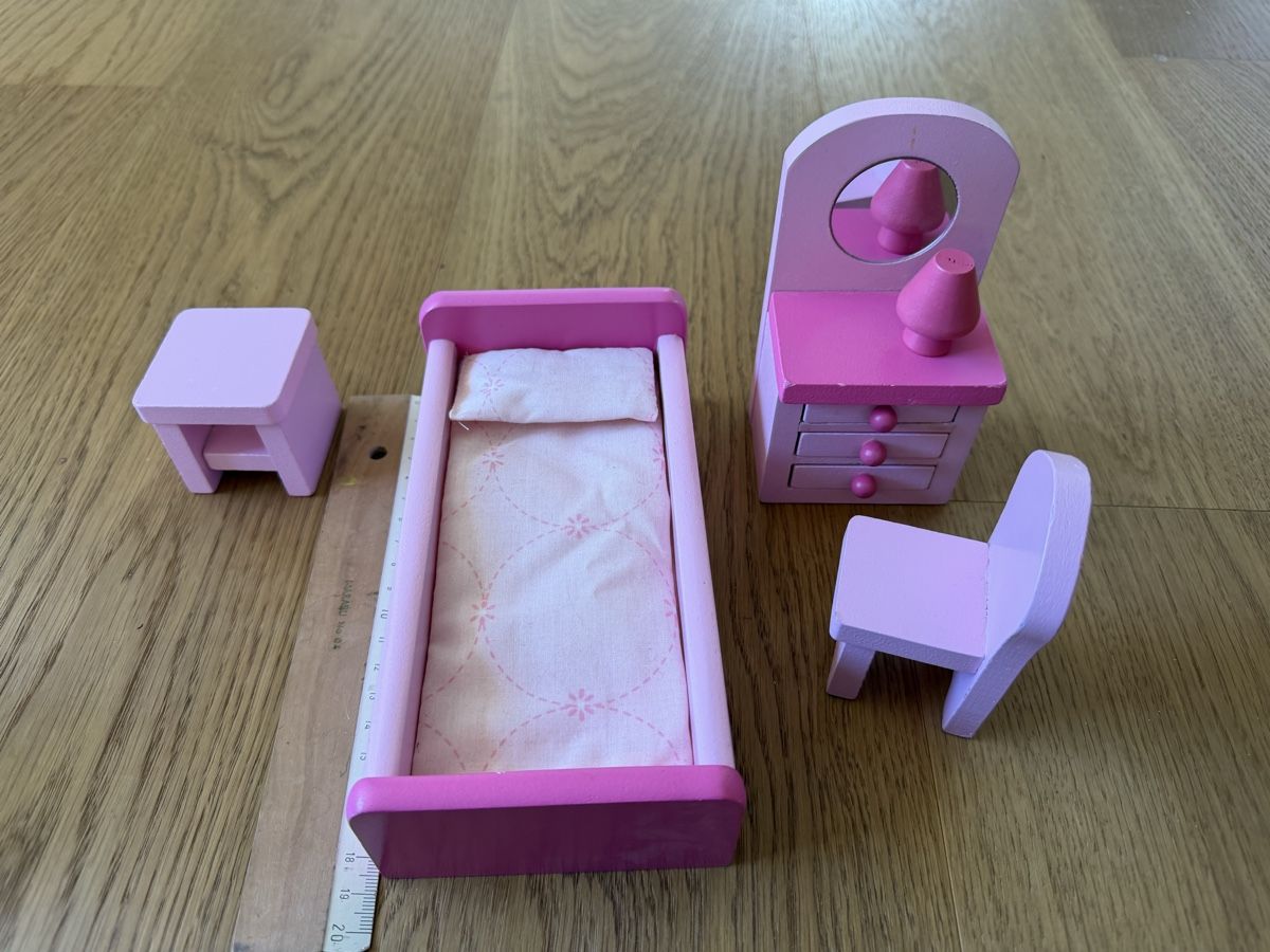 Case e mobili per bambole: Puppenstube Möbel Set Rosa aus Holz – Usato da Lyss venduto da Landleben0 3