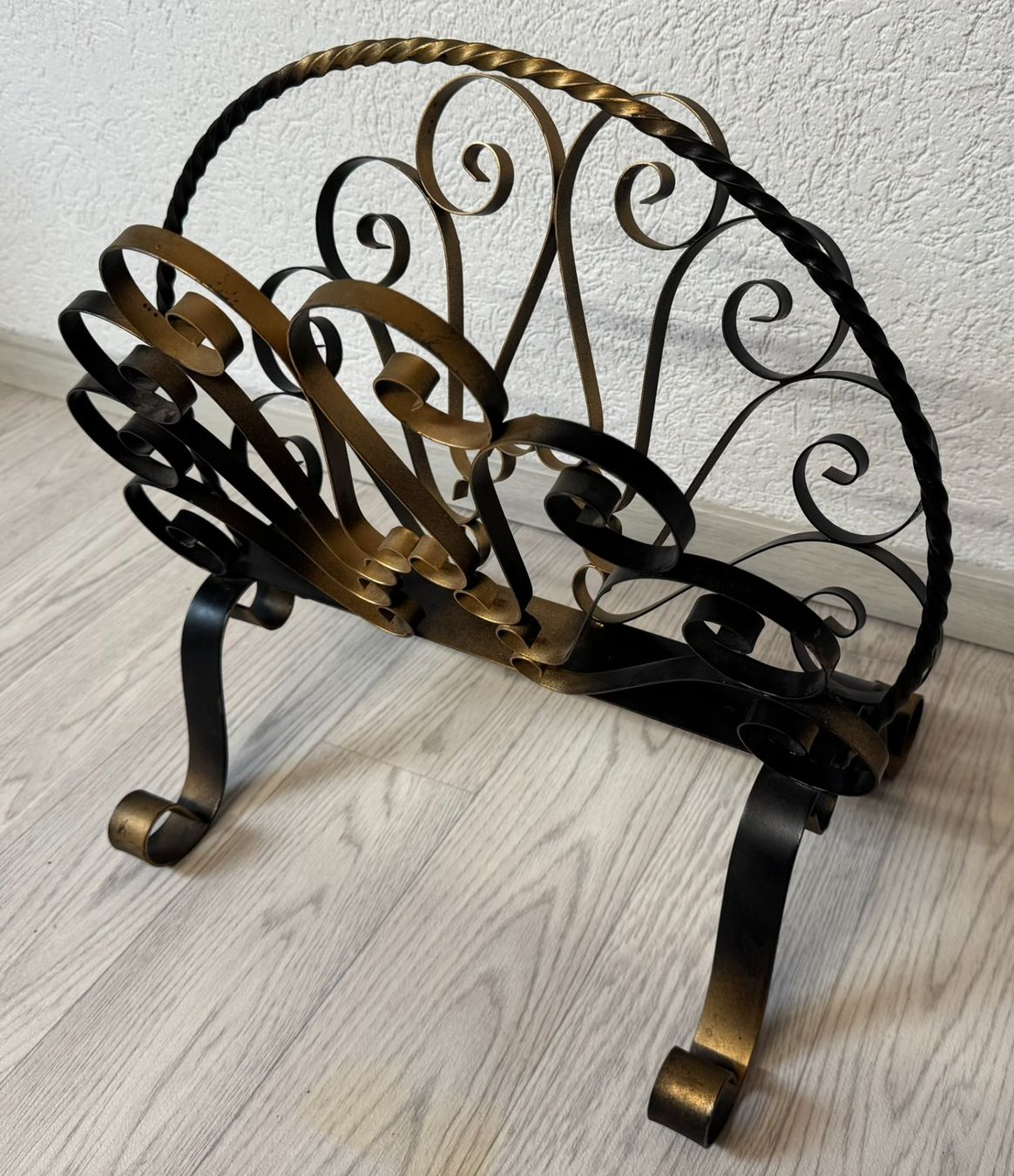 Altro per la casa: Porte-journaux en fer forgé – Usato da Tramelan venduto da lolopat 1