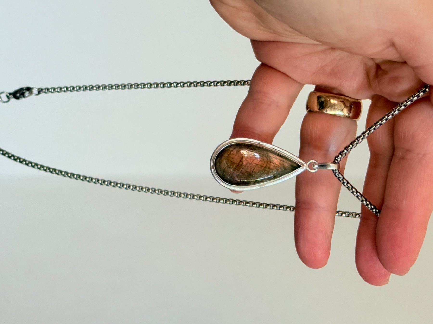 Catenine: Collier vintage avec pendentif pierre Labradorite – Nuovo e nell'imballaggio originale da Genève venduto da AWWA 9