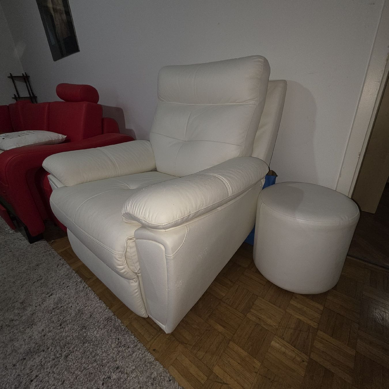 Liegen & Liegestühle: Ledersessel weiss mit Hocker – Gebraucht aus Rüti ZH von Zurigo_1351 1