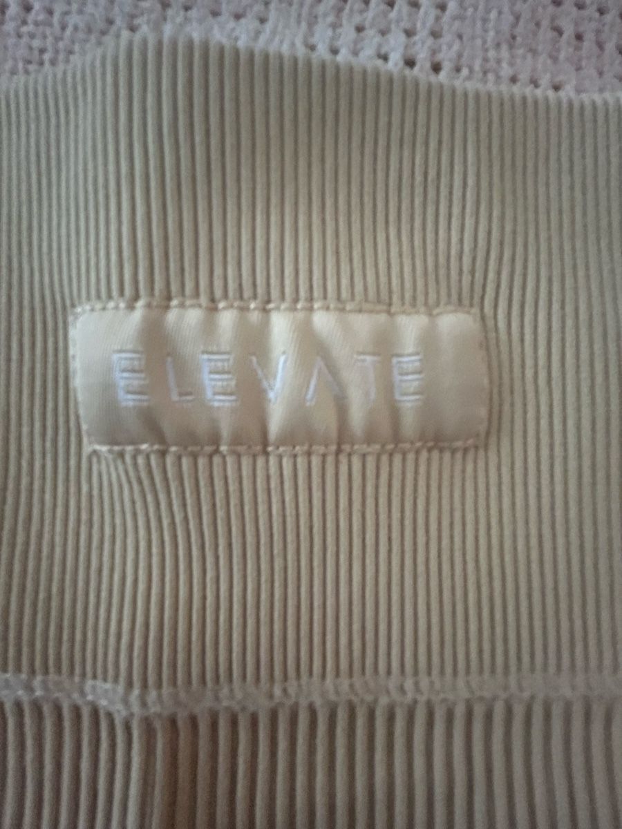 Leggings: Kurze Hose Elevate Damen Grösse M Beige Gerippt Neu – Nuovo (secondo la descrizione) da Zürich venduto da LeaMilj 2