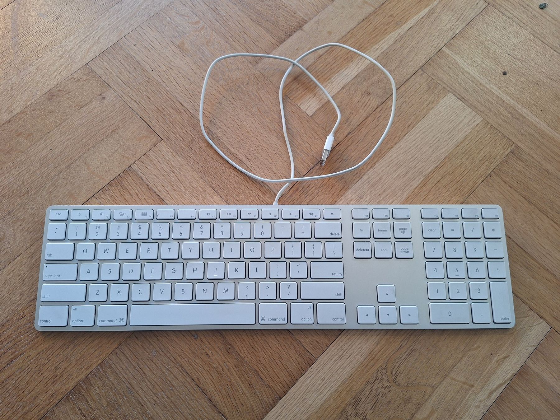 Apple Claviers: Clavier APPLE modèle 1234 – D'occasion à Chêne-Bougeries par xchrysalide