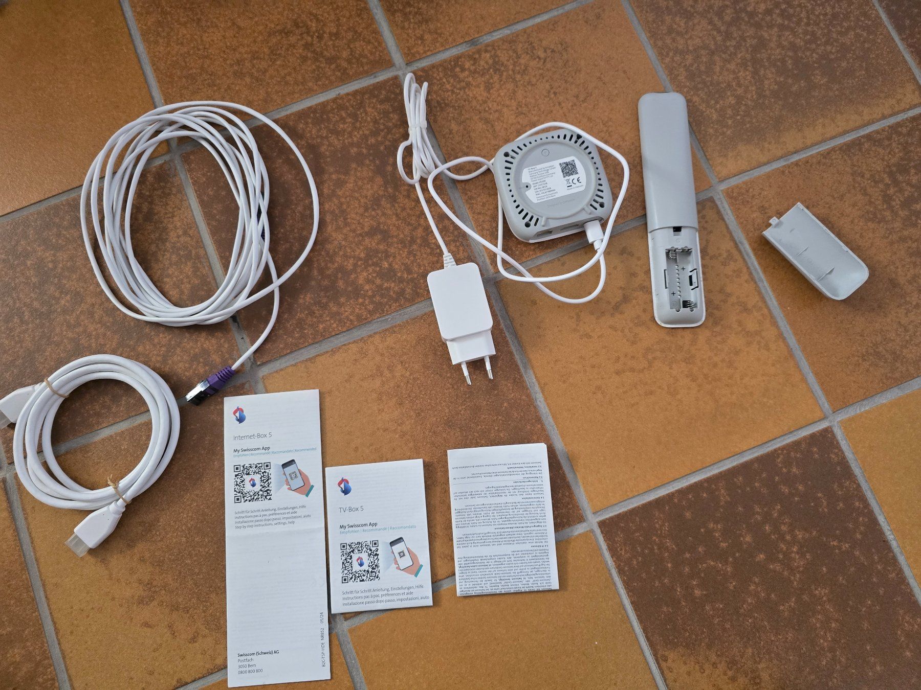 Swisscom Modems & Routeurs: Swisscom TV Box 5 – D'occasion à Savièse par lag_g86p 8