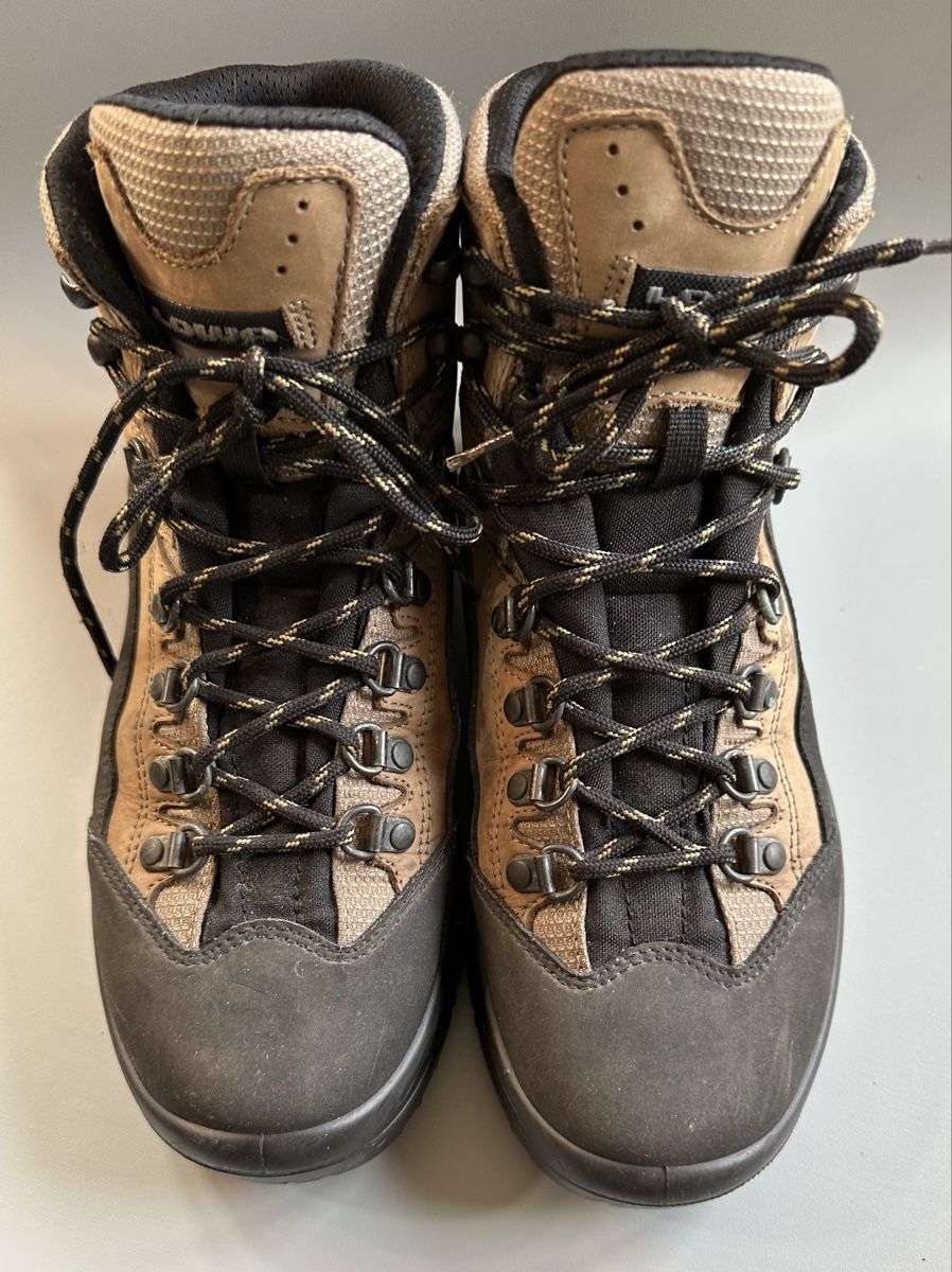 Lowa Chaussures hommes: Wanderschuhe Lowa Gr. 39 – D'occasion à Mauensee par Braut-kleid 1