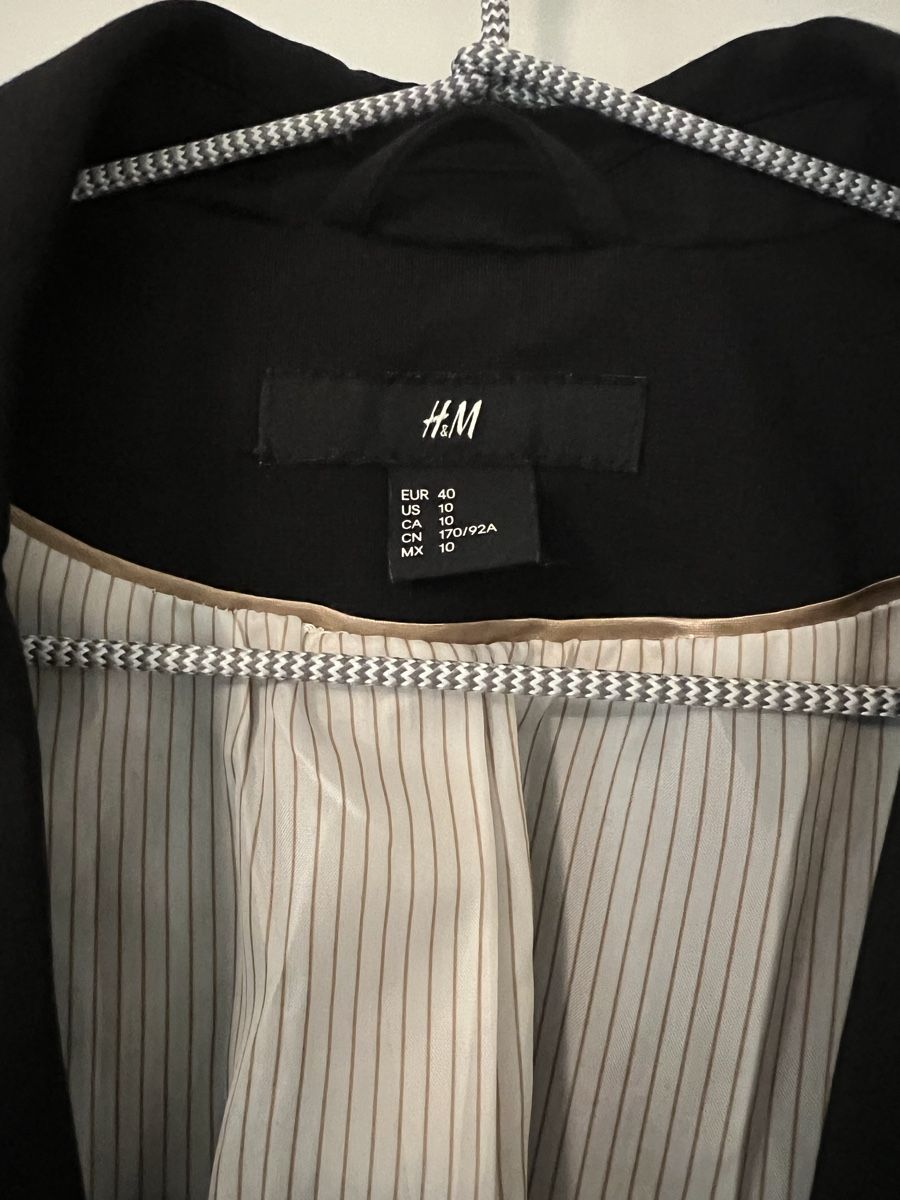H&M Completi & Tailleur: H&M Blazer schwarz (Gr. 40) – Usato da Winterthur venduto da mel_wy 1