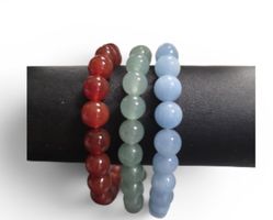 Bracelets en pierre naturel. 3 pieces